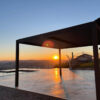 Installazione pergola bioclimatica su misura Qbox Easy con illuminazione