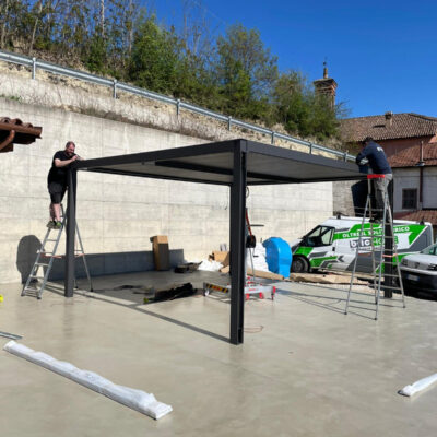 Installazione pergola bioclimatica su misura Qbox Easy con illuminazione