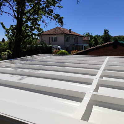Installazione pergola da giardino Beach Wave in alluminio da 3x4 metri.