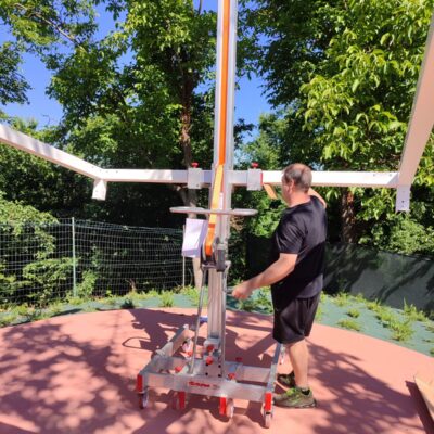 Installazione pergola da giardino Beach Wave in alluminio da 3x4 metri.