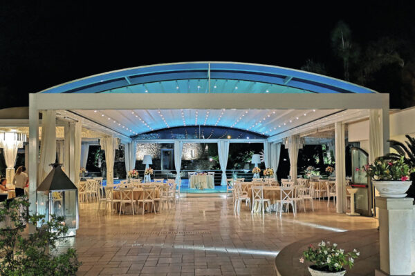 Pergola Sprech Mercurio con tetto scorrevole automatizzato e illuminazione integrata