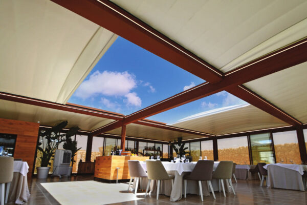 Pergola Sprech QBox con illuminazione integrata e tetto retrattile