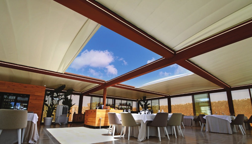 Pergola Sprech QBox con illuminazione integrata e tetto retrattile Pergola Sprech QBox con illuminazione integrata e tetto retrattile